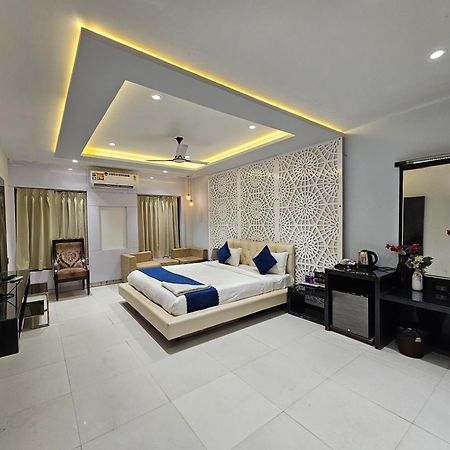 Hotel Mk Vivanta Гвалиор Экстерьер фото