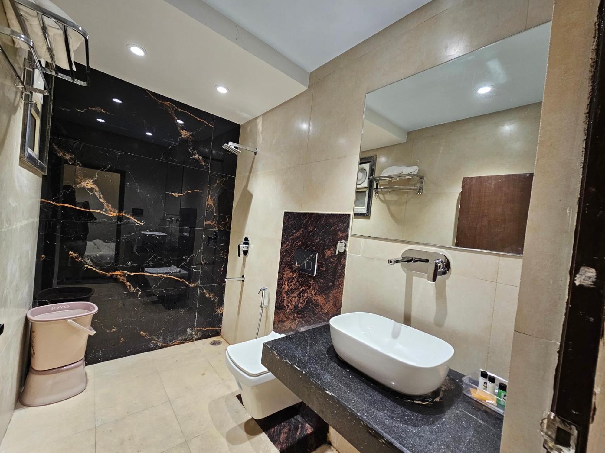 Hotel Mk Vivanta Гвалиор Экстерьер фото
