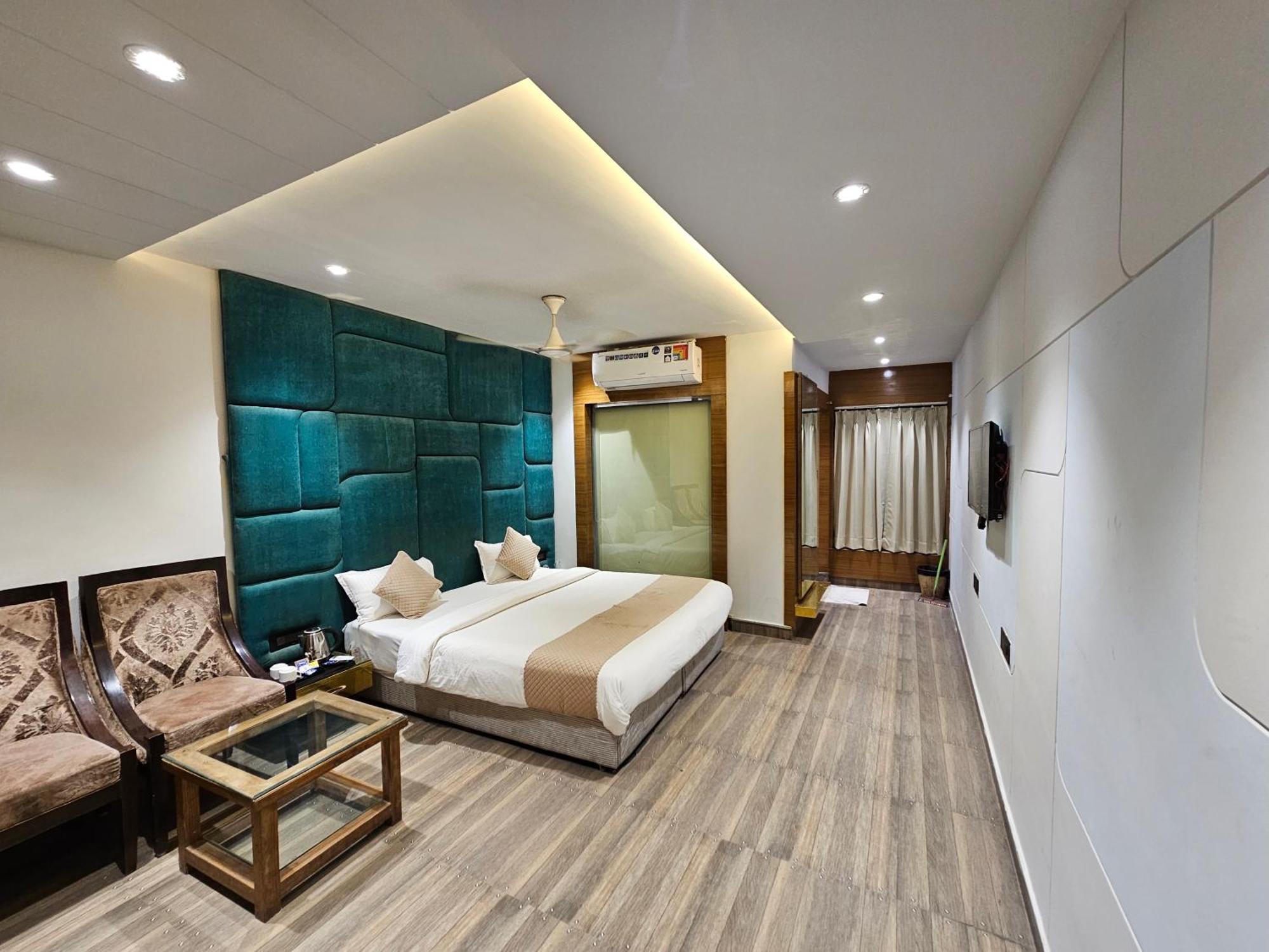 Hotel Mk Vivanta Гвалиор Экстерьер фото