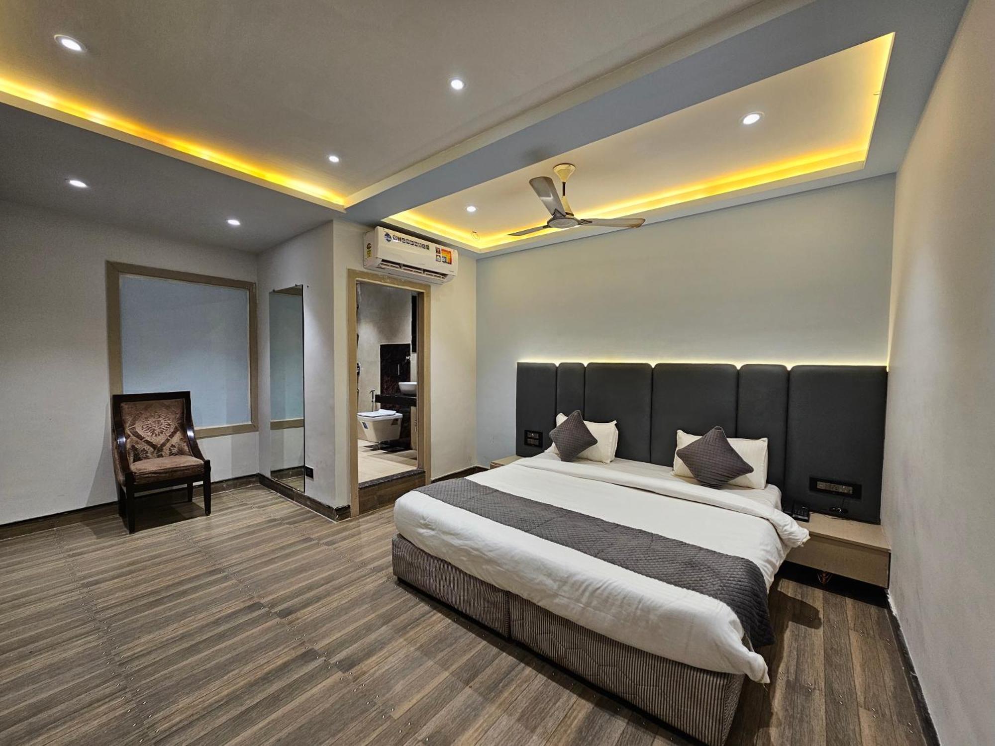 Hotel Mk Vivanta Гвалиор Экстерьер фото
