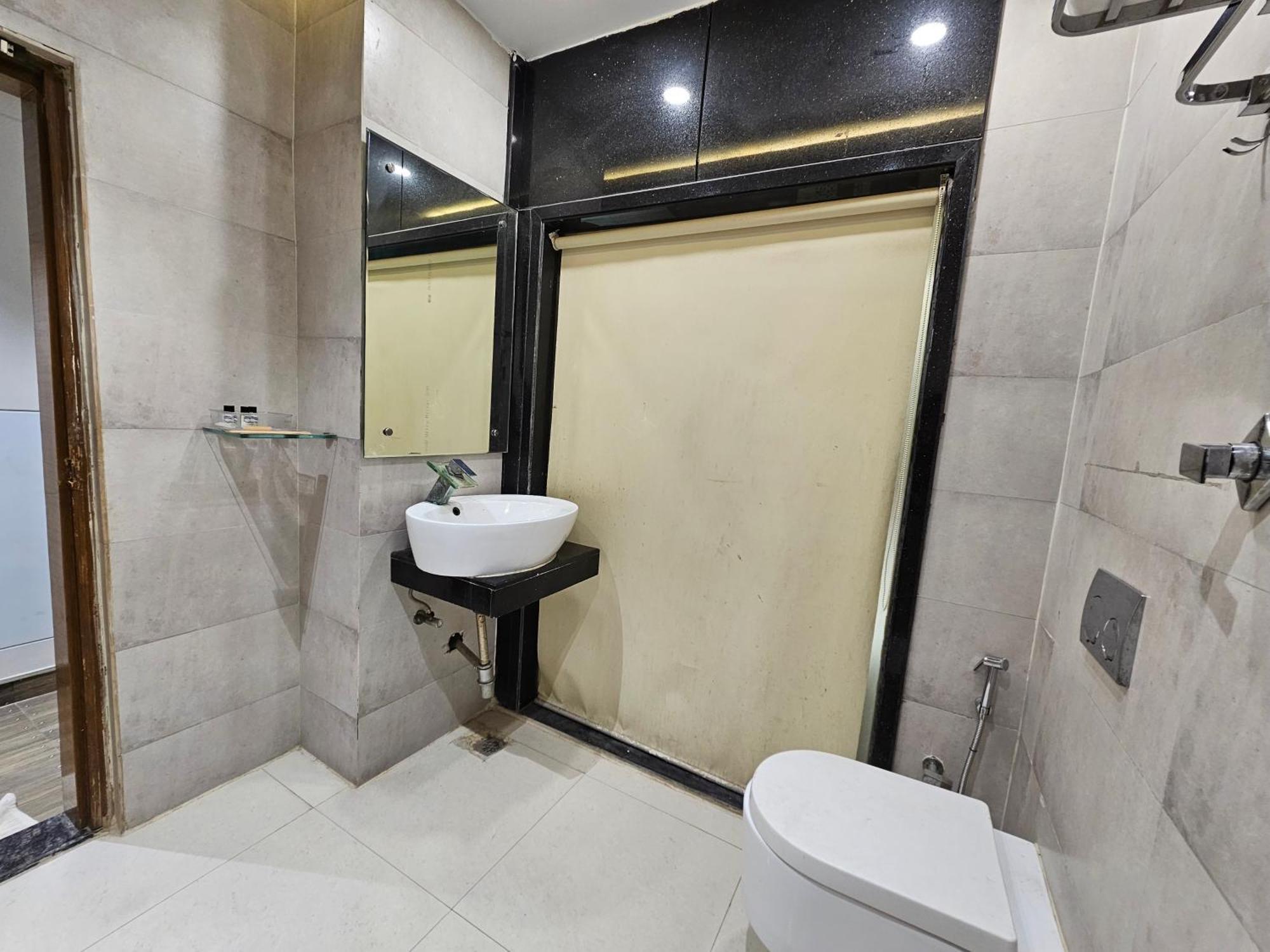 Hotel Mk Vivanta Гвалиор Экстерьер фото