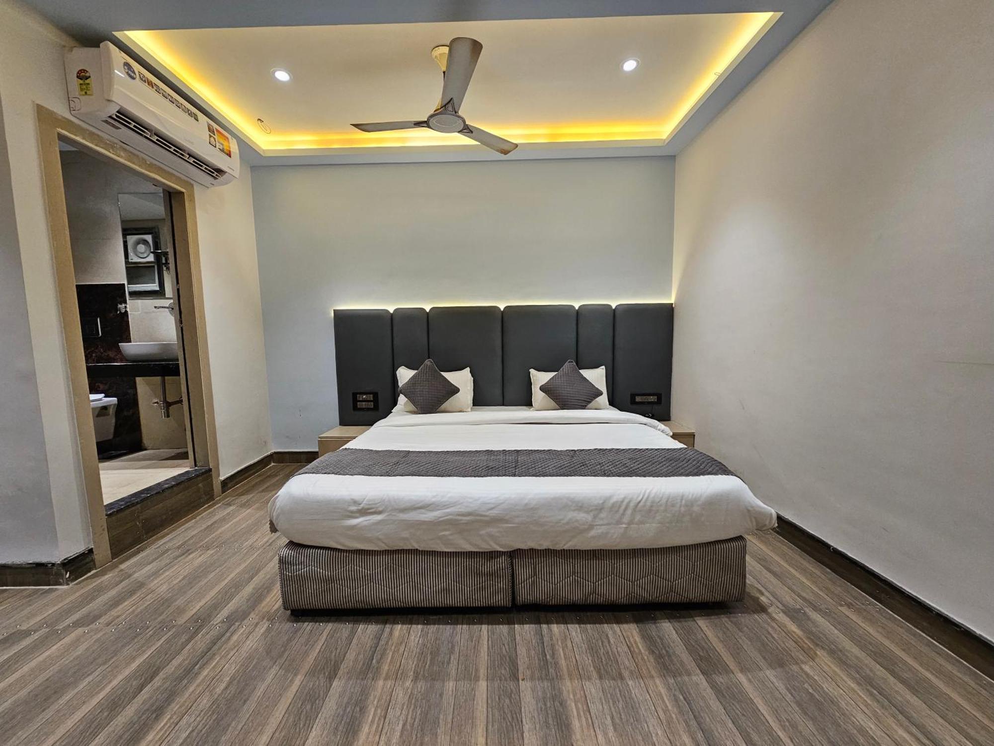 Hotel Mk Vivanta Гвалиор Экстерьер фото